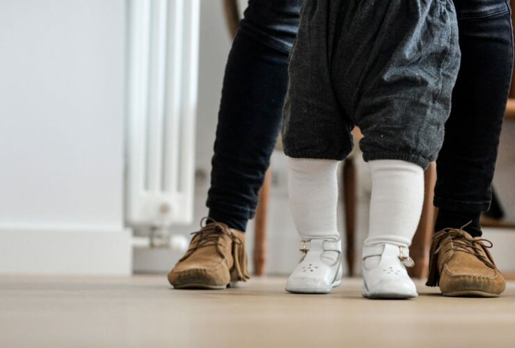 Développement de bébé : les liens entre motricité et langage