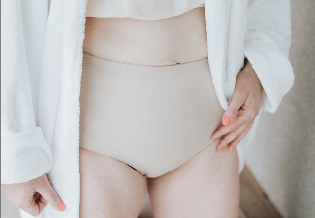 La course au ventre plat ridicule après la naissance… Et si on laissait notre corps se remettre doucement ?