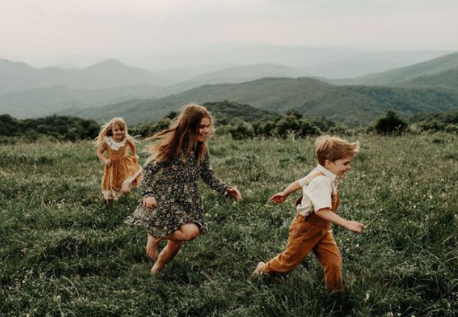 « L’enfant du milieu », astuces pour l’aider à trouver sa place